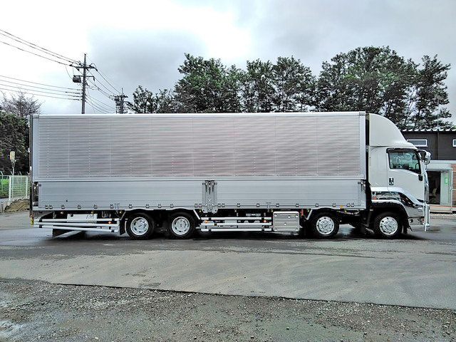 いすゞギガアルミウイング大型（10t）[写真05]