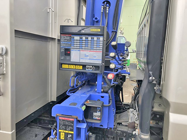 三菱ふそうキャンタークレーン6段小型（2t・3t）[写真11]