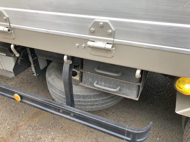 三菱ふそうキャンタークレーン6段小型（2t・3t）[写真17]