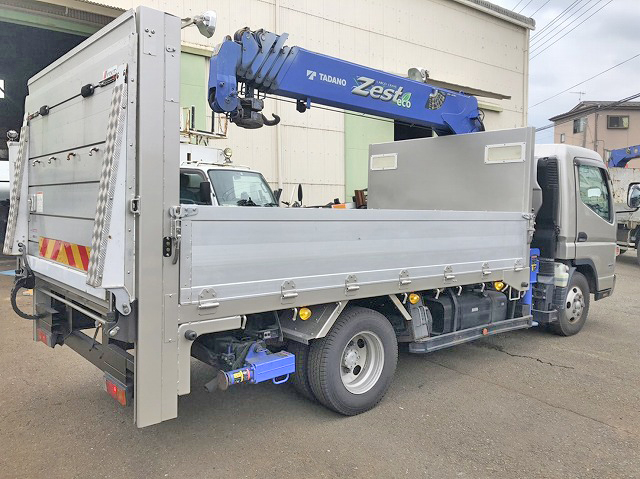 三菱ふそうキャンタークレーン6段小型（2t・3t）[写真02]