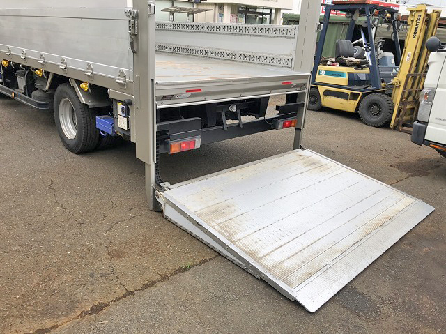 三菱ふそうキャンタークレーン6段小型（2t・3t）[写真06]