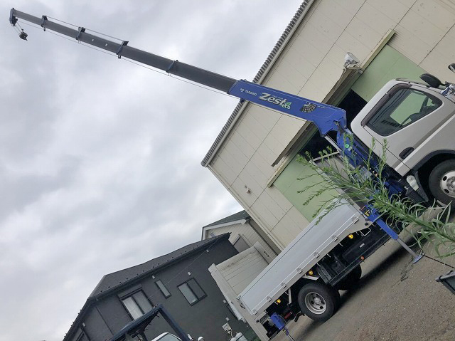 三菱ふそうキャンタークレーン6段小型（2t・3t）[写真08]