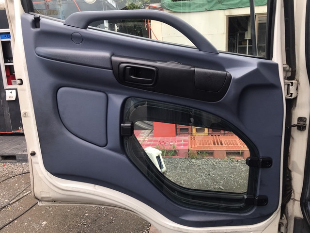 日野レンジャー幌ウイング中型（4t）[写真23]