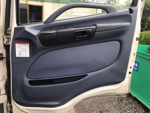 日野レンジャー幌ウイング中型（4t）[写真24]