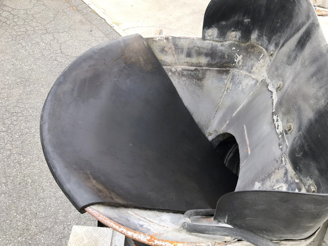 三菱ふそうファイターミキサー車（コンクリートミキサー）増トン（6t・8t）[写真12]