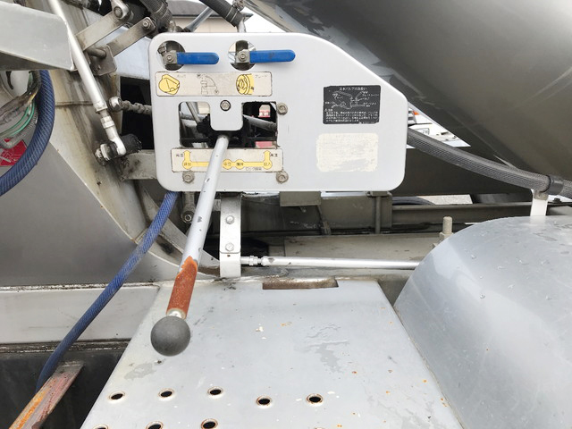 三菱ふそうファイターミキサー車（コンクリートミキサー）増トン（6t・8t）[写真15]