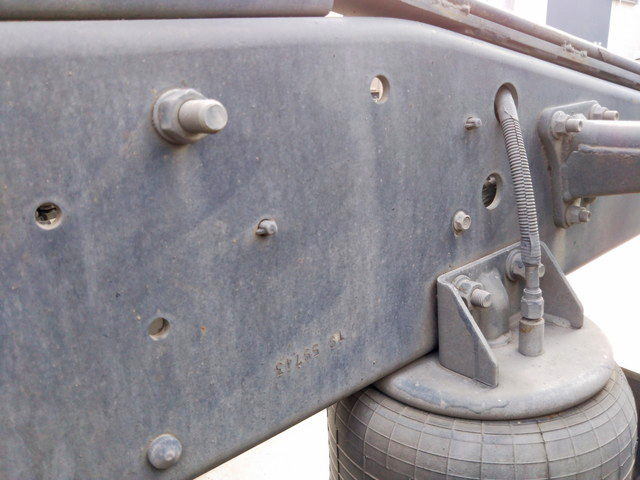 UDトラックスクオントレーラーヘッド（トラクターヘッド）大型（10t）[写真17]