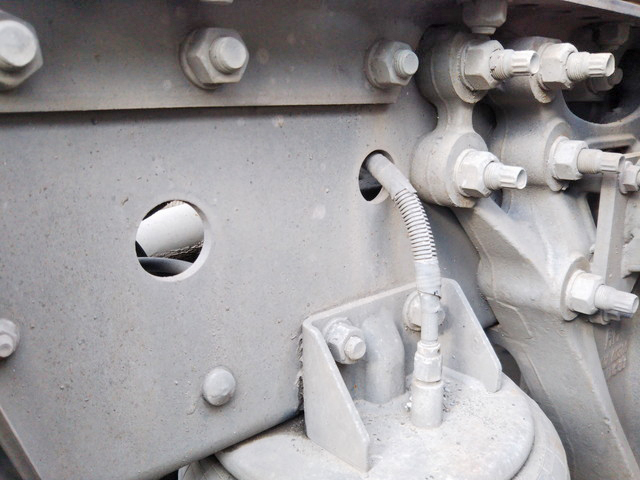 UDトラックスクオントレーラーヘッド（トラクターヘッド）大型（10t）[写真19]