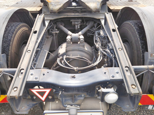 UDトラックスクオントレーラーヘッド（トラクターヘッド）大型（10t）[写真20]