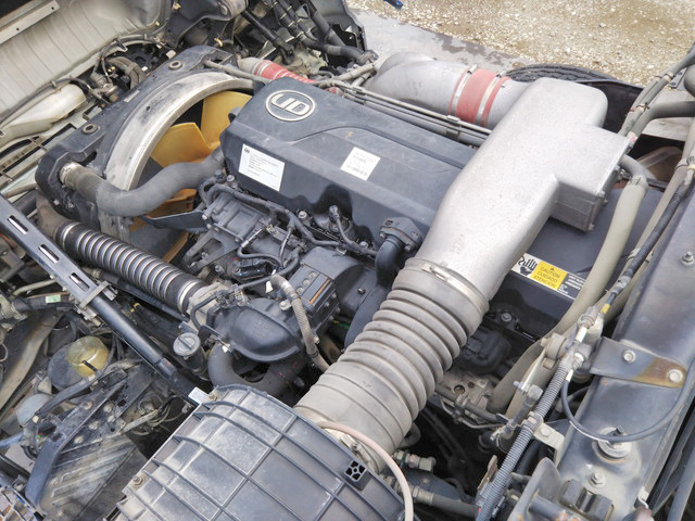 UDトラックスクオントレーラーヘッド（トラクターヘッド）大型（10t）[写真23]