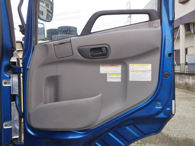 UDトラックスクオントレーラーヘッド（トラクターヘッド）大型（10t）[写真26]