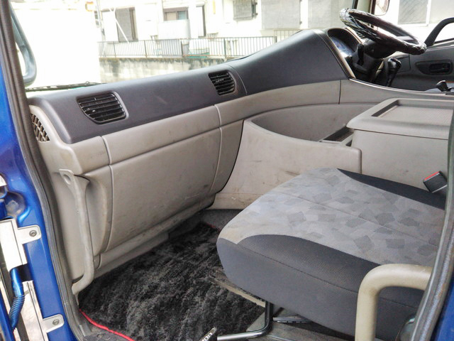 UDトラックスクオントレーラーヘッド（トラクターヘッド）大型（10t）[写真28]