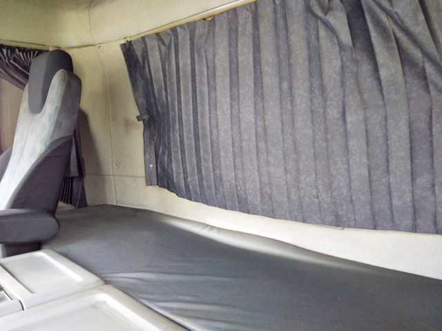 UDトラックスクオントレーラーヘッド（トラクターヘッド）大型（10t）[写真29]