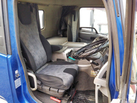 UDトラックスクオントレーラーヘッド（トラクターヘッド）大型（10t）[写真31]