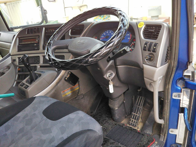 UDトラックスクオントレーラーヘッド（トラクターヘッド）大型（10t）[写真32]