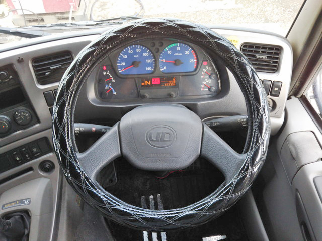 UDトラックスクオントレーラーヘッド（トラクターヘッド）大型（10t）[写真33]