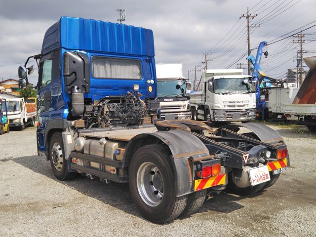 UDトラックスクオントレーラーヘッド（トラクターヘッド）大型（10t）[写真04]