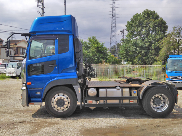 UDトラックスクオントレーラーヘッド（トラクターヘッド）大型（10t）[写真06]