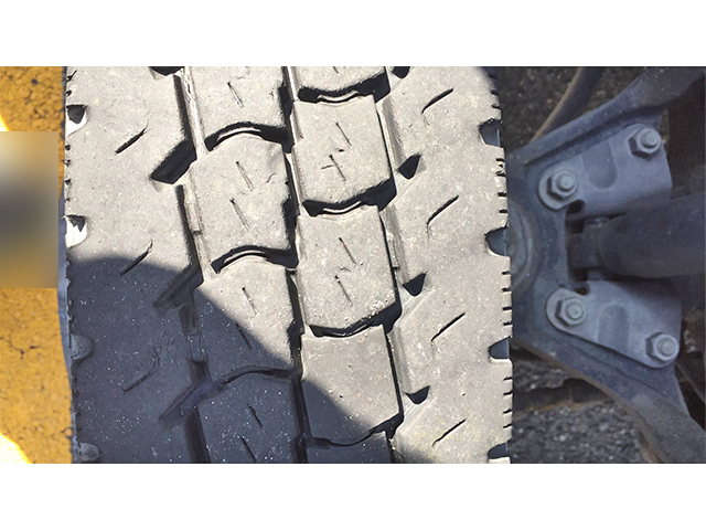 いすゞエルフ平ボディ小型（2t・3t）[写真13]