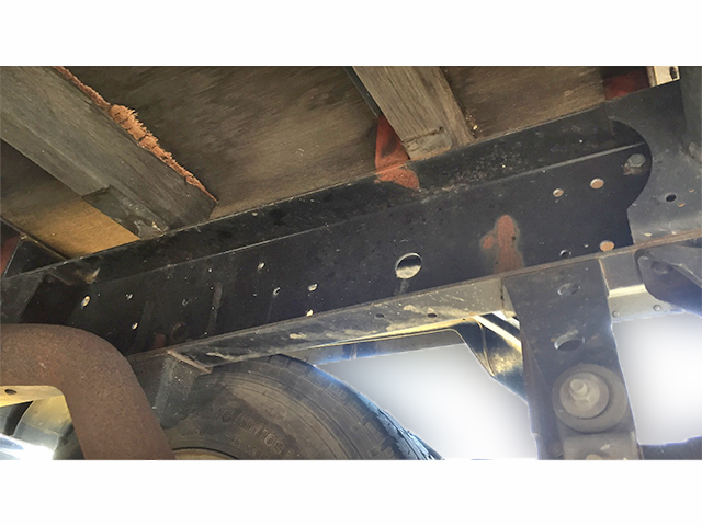 いすゞエルフ平ボディ小型（2t・3t）[写真08]