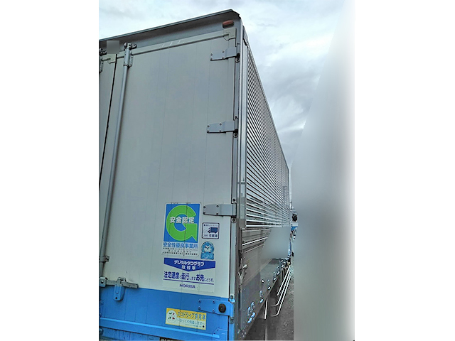 三菱ふそうファイターアルミウイング増トン（6t・8t）[写真02]