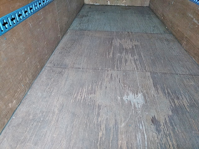 三菱ふそうキャンターパネルバン小型（2t・3t）[写真11]