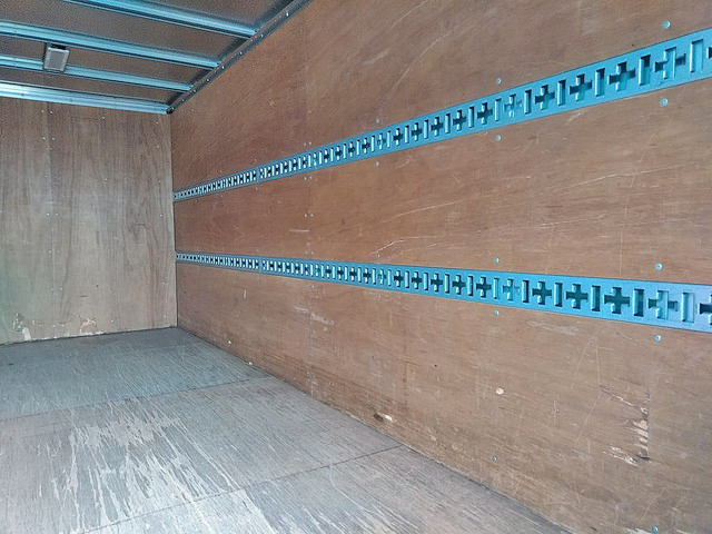 三菱ふそうキャンターパネルバン小型（2t・3t）[写真09]