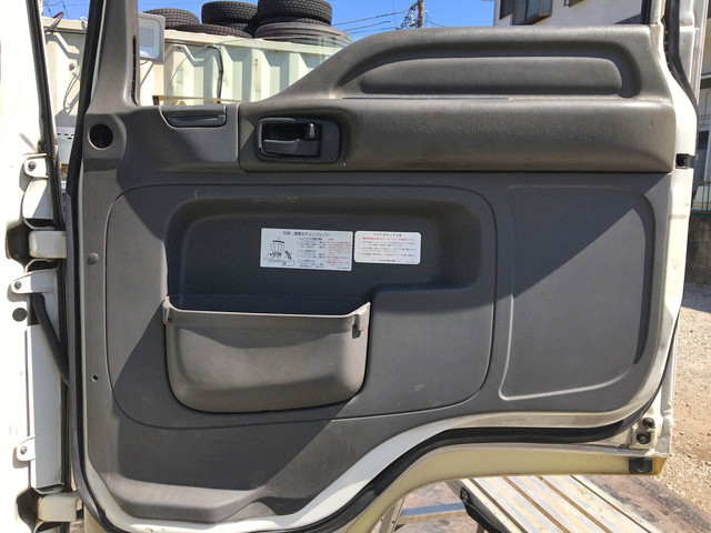 いすゞフォワードユニック3段中型（4t）[写真30]