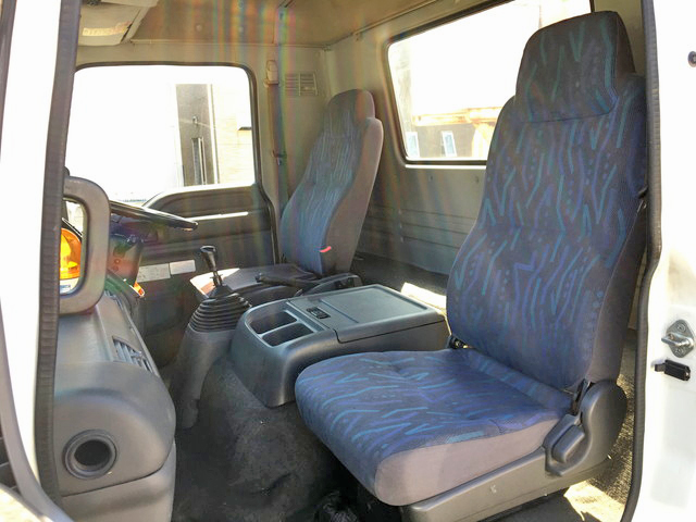 いすゞフォワードユニック3段中型（4t）[写真33]