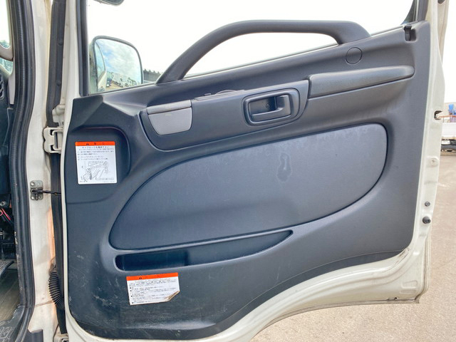 日野レンジャー平ボディ中型（4t）[写真28]