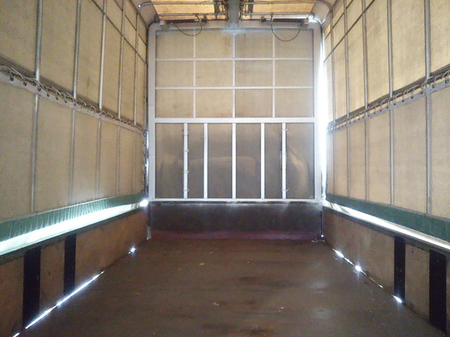 三菱ふそうキャンター幌ウイング小型（2t・3t）[写真06]