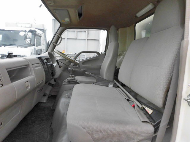 日野デュトロアルミバン小型（2t・3t）[写真18]