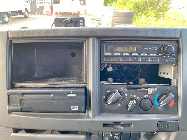 いすゞフォワードアルミウイング中型（4t）[写真36]