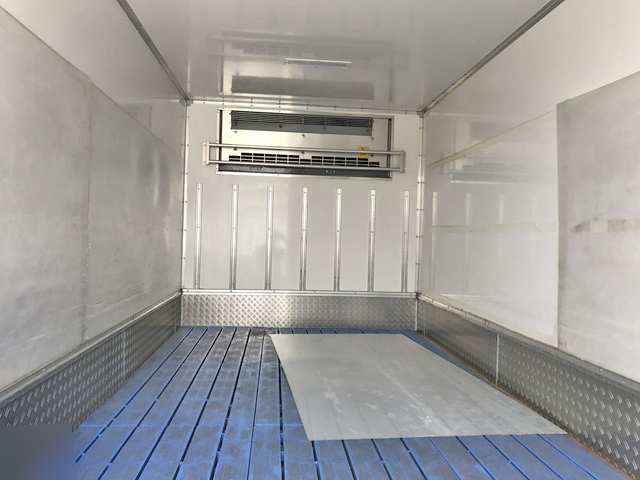 三菱ふそうキャンター冷凍車（冷蔵車）小型（2t・3t）[写真09]