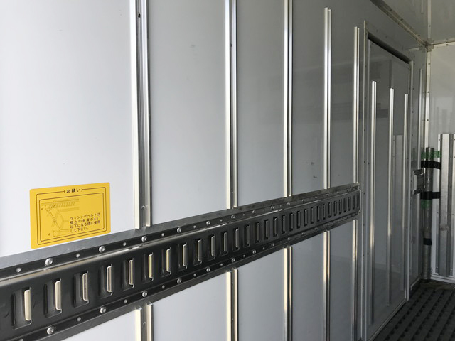 三菱ふそうキャンター冷凍車（冷蔵車）小型（2t・3t）[写真13]