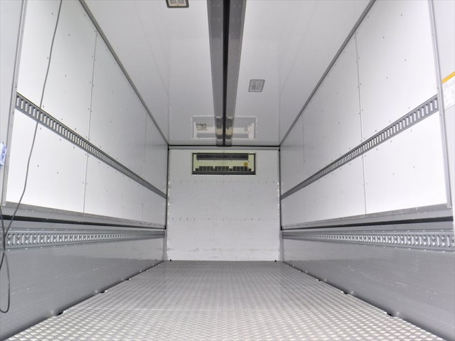 日野レンジャー冷蔵冷凍ウイング中型（4t）[写真16]