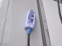 日野レンジャー冷蔵冷凍ウイング中型（4t）[写真17]