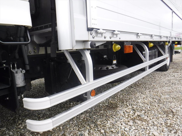 日野レンジャー冷蔵冷凍ウイング中型（4t）[写真18]