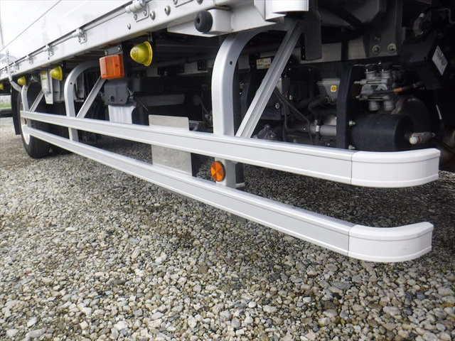 日野レンジャー冷蔵冷凍ウイング中型（4t）[写真19]