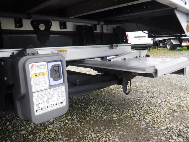 日野レンジャー冷蔵冷凍ウイング中型（4t）[写真23]