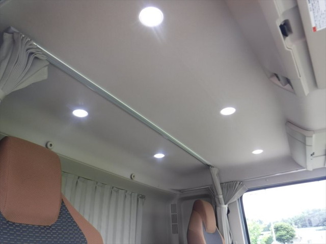 日野レンジャー冷蔵冷凍ウイング中型（4t）[写真27]