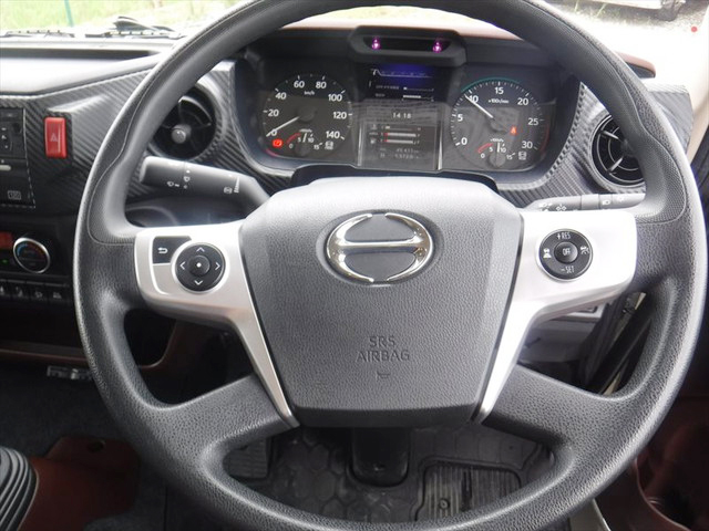 日野レンジャー冷蔵冷凍ウイング中型（4t）[写真30]