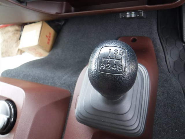 日野レンジャー冷蔵冷凍ウイング中型（4t）[写真33]