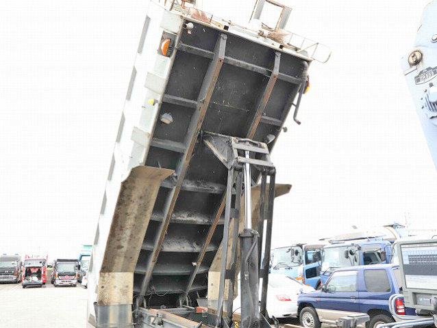 UDトラックスコンドル深ダンプ（土砂禁ダンプ）増トン（6t・8t）[写真13]