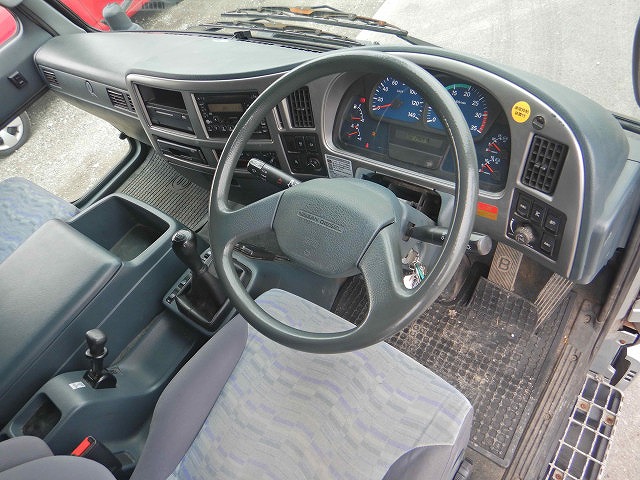 UDトラックスコンドル深ダンプ（土砂禁ダンプ）増トン（6t・8t）[写真22]