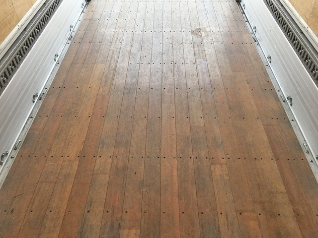 三菱ふそうキャンターアルミウイング小型（2t・3t）[写真13]