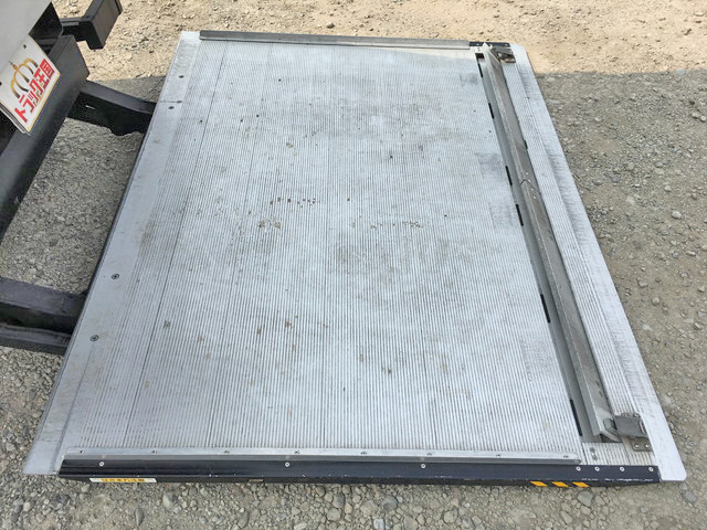 三菱ふそうキャンターアルミウイング小型（2t・3t）[写真17]