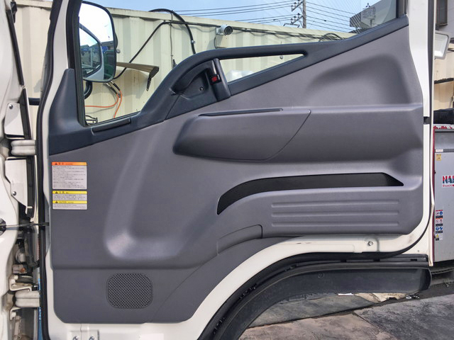 三菱ふそうキャンターアルミウイング小型（2t・3t）[写真30]