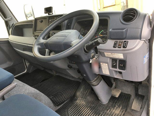 三菱ふそうキャンターアルミウイング小型（2t・3t）[写真35]