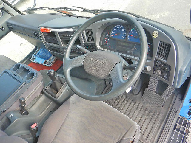 UDトラックスコンドルクレーン5段増トン（6t・8t）[写真21]